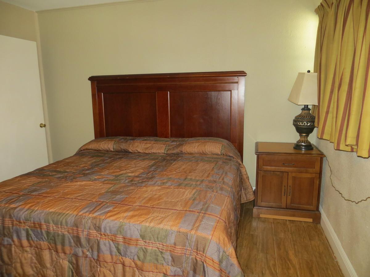 Paradise Inn Bay City Bagian luar foto